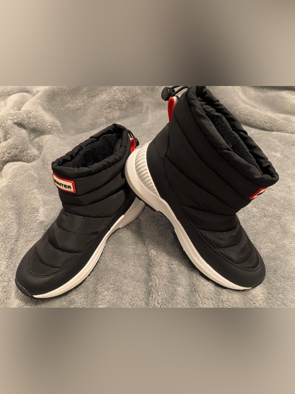 Hunter Kids Black and Red Pull-On Snow Boots